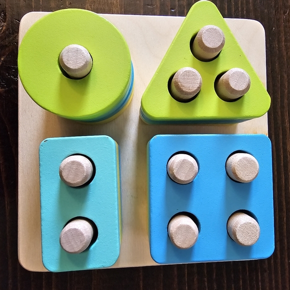 Sort & Stack Peg Puzzle - Picture 2 of 7